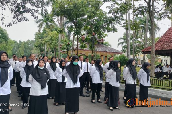 Jaminan Kepastian Status, Ribuan Tenaga Honorer Resmi Dilantik Bupati Ngawi gridart 20250930 193957554