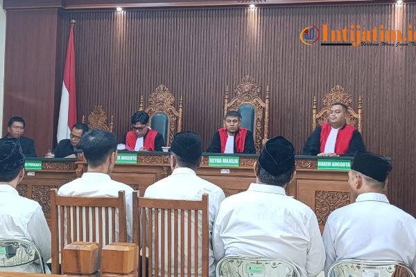 Hakim Berhalangan Hadir, Sidang Putusan Dua Oknum Kades Pengedar Upal Ditunda gridart 20250930 213751283