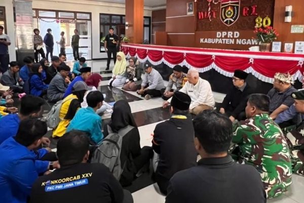Tiga Aliansi Mahasiswa Sampaikan Lima Tuntutan ke DPRD Ngawi
