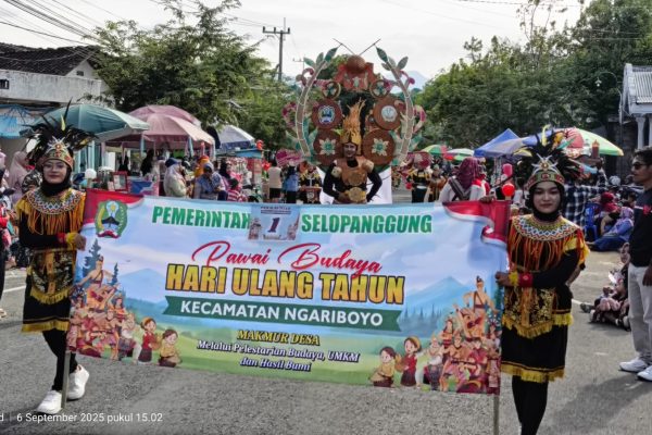 Pawai Budaya “Semar Bangun Khayangan” Meriahkan HUT ke-23 Ngariboyo Magetan