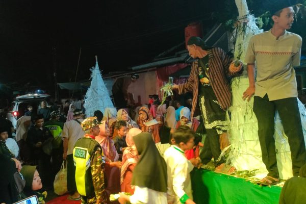 Pawai Obor dan Gunungan Bersholawat Warnai Perayaan Maulid Nabi Muhammad SAW