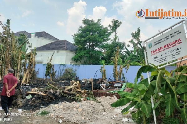 Kayu Bekas Bongkaran SLB Negeri 1 Ngawi Dibakar, Warga Sekitar Sempat Panik
