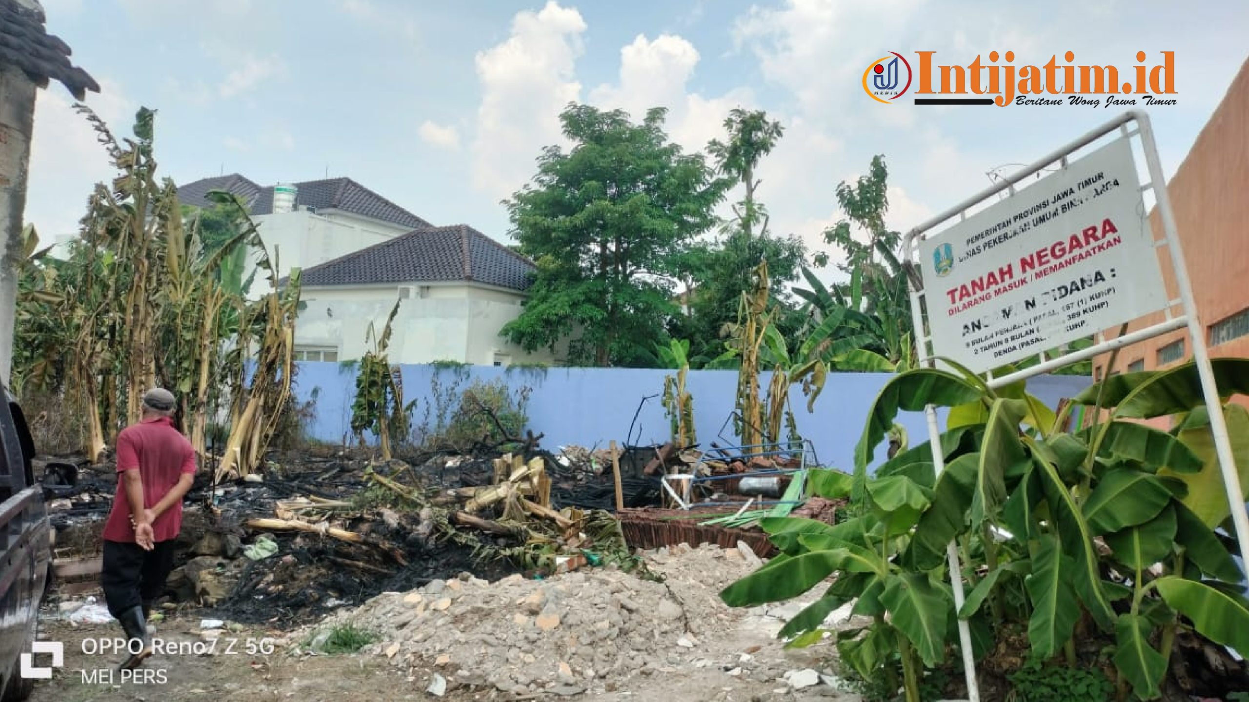 Kayu Bekas Bongkaran SLB Negeri 1 Ngawi Dibakar, Warga Sekitar Sempat Panik