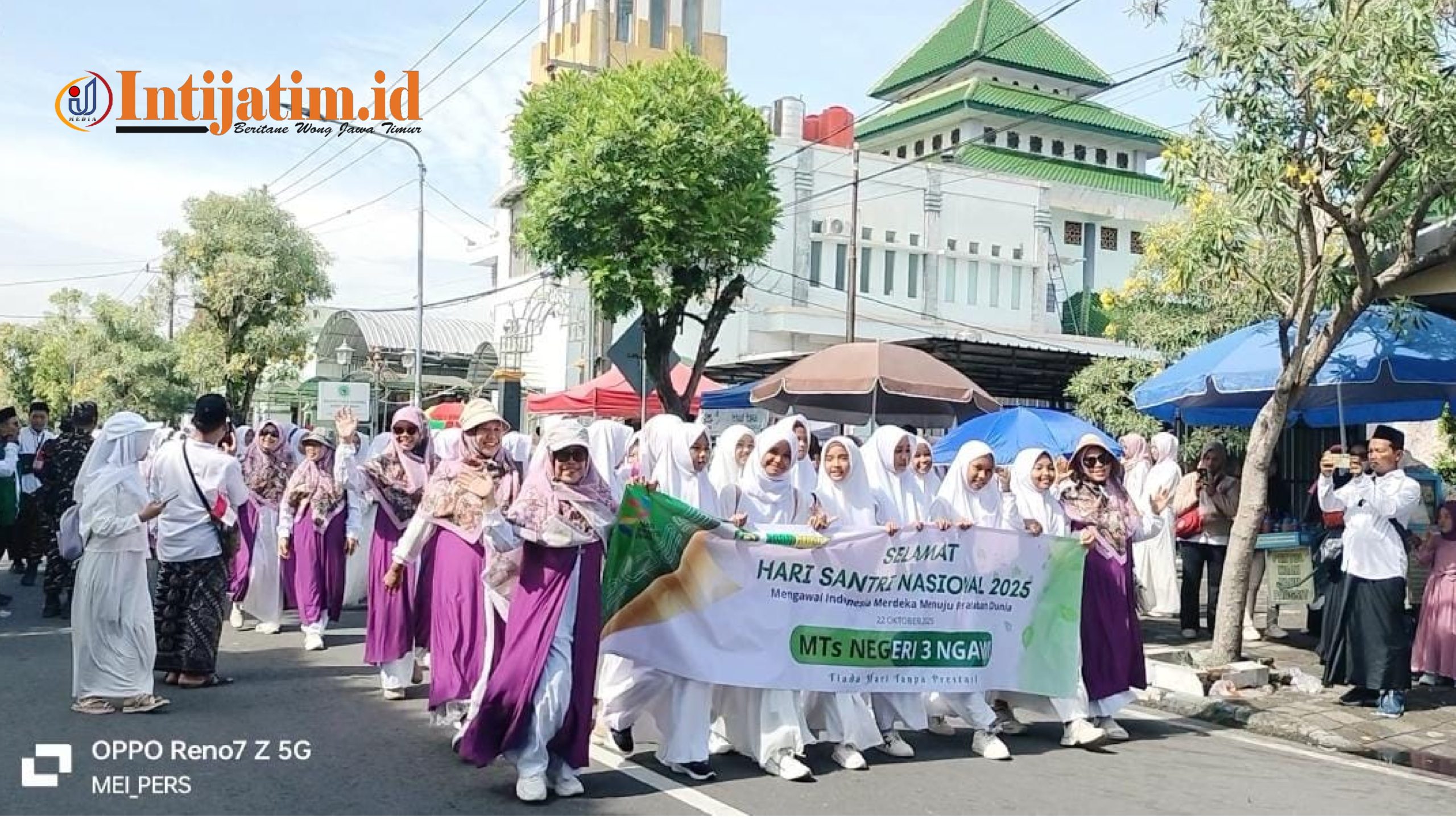 Momentum HSN 2025, Ribuan Santri Ngawi Ikuti Apel dan Kirab Massal