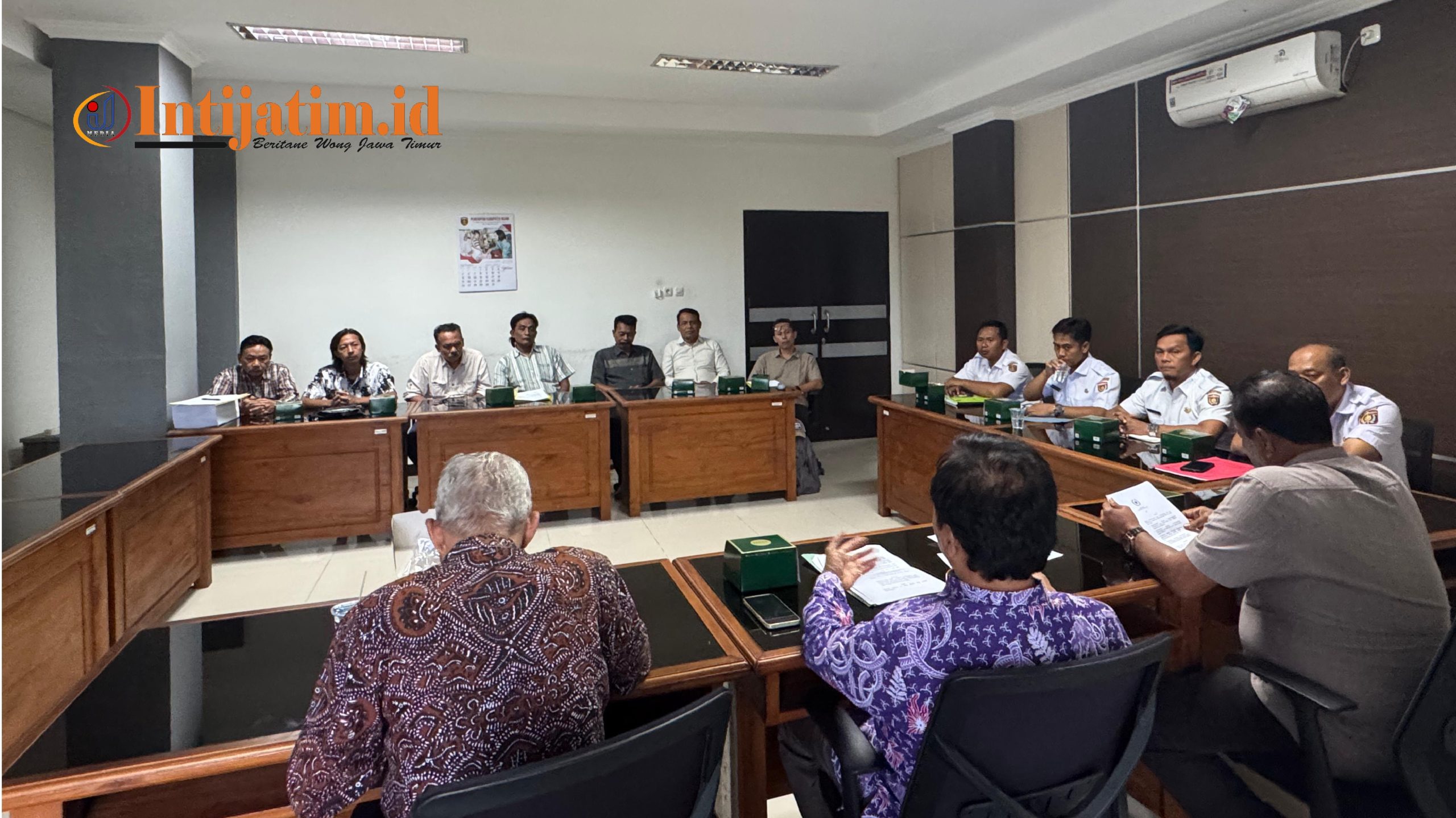 Enam Warga Desa Ngrambe Wadul ke DPRD, Minta Kades Diberhentikan Usai Divonis Kasus Upal