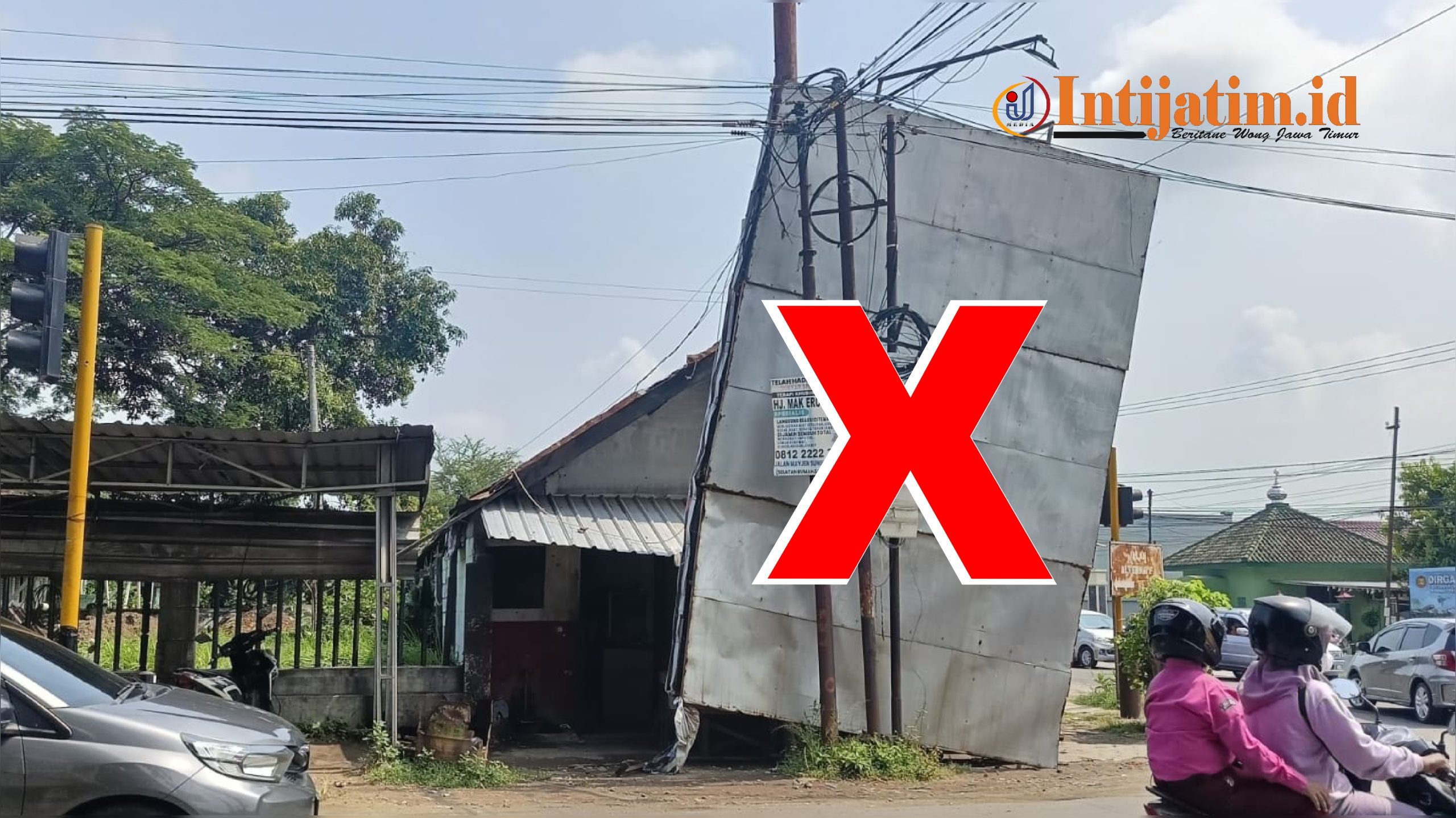 Papan Reklame (Billboard) Tanpa Izin