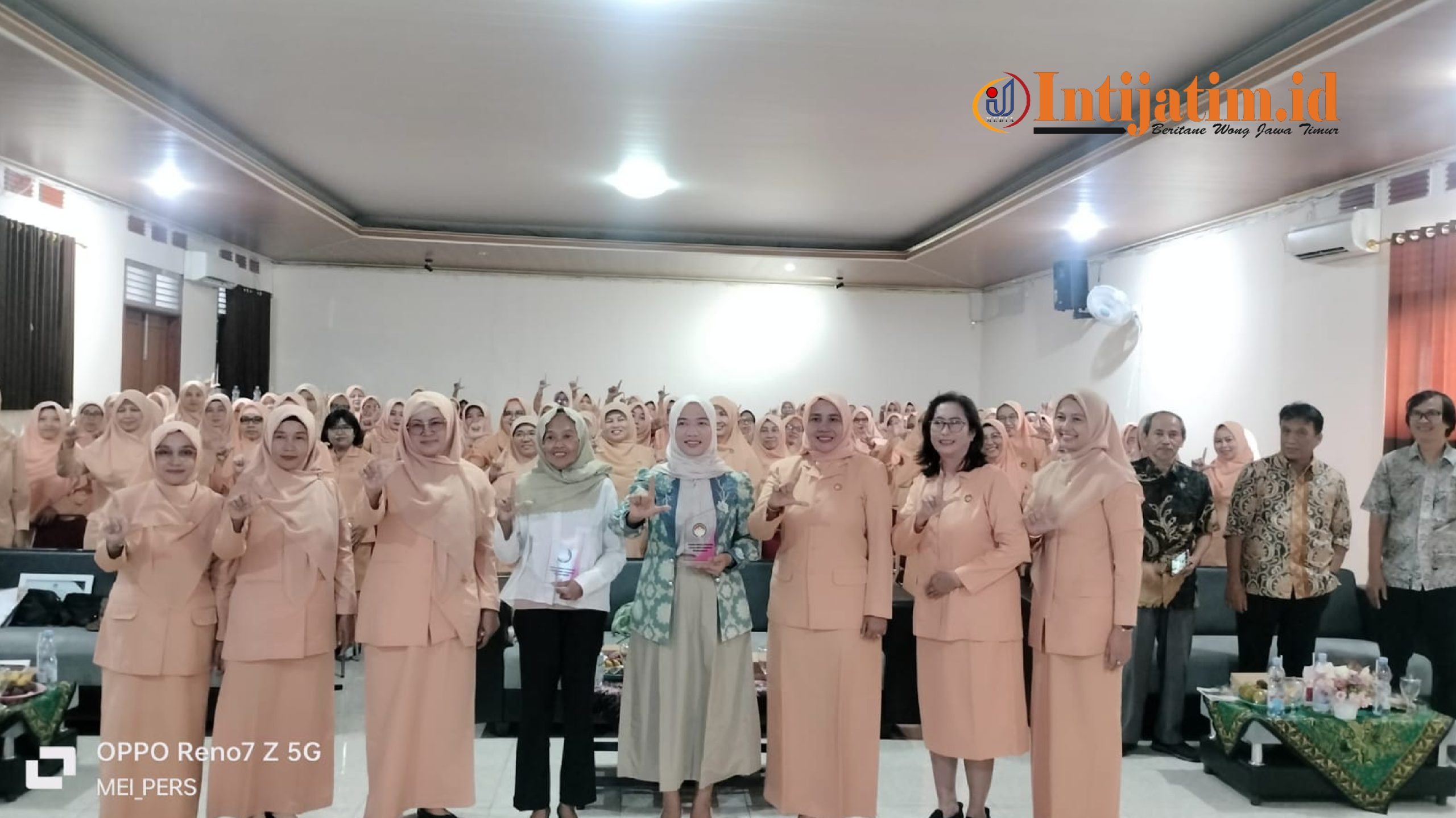 Peringati Bulan Bahasa, DWP Cabdindik Madiun Ikuti Workshop “Perempuan Menulis dan Membaca Puisi”