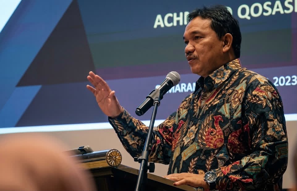 Prof. Dr. Achsanul Qosasi