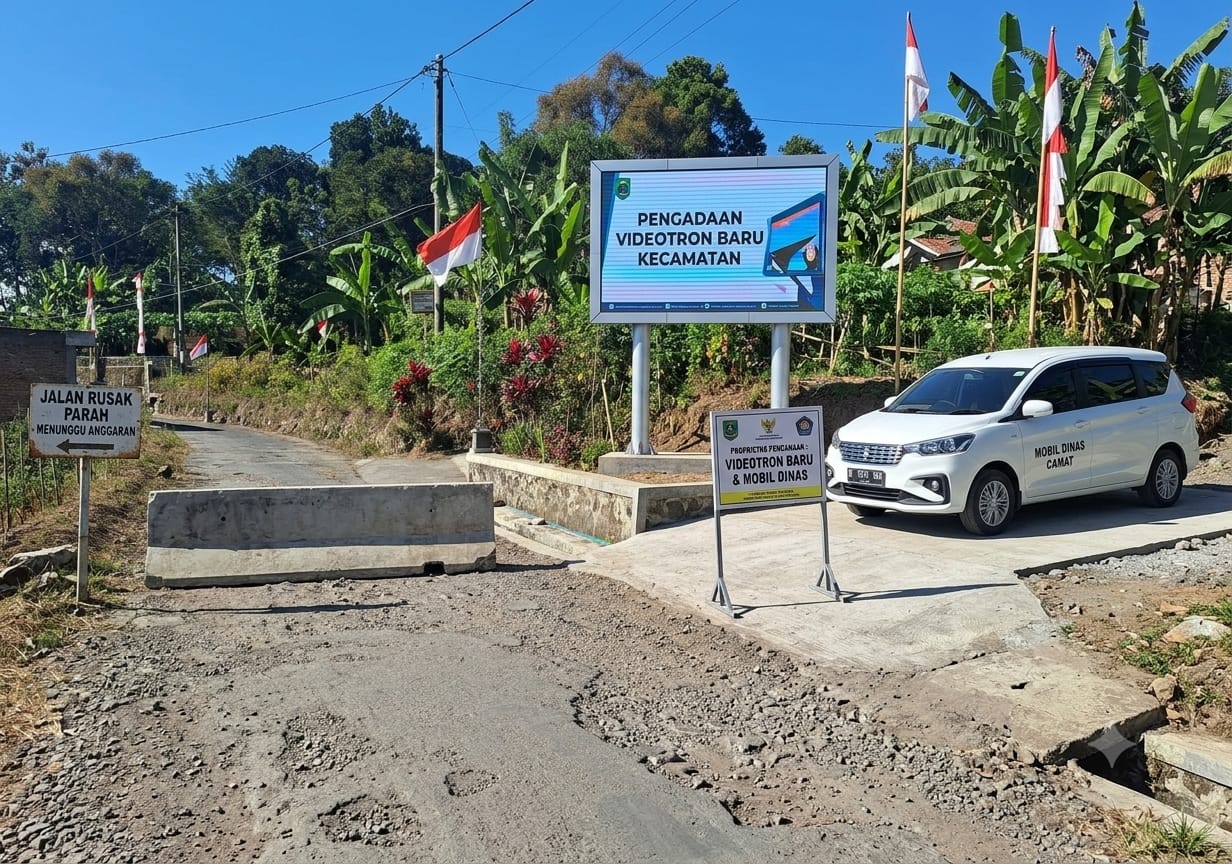 Kontroversi: Jalan Rusak Dibiarkan, Pemkab Magetan Justru Alokasikan Rp8,5 Miliar untuk Videotron dan Mobil Operasional