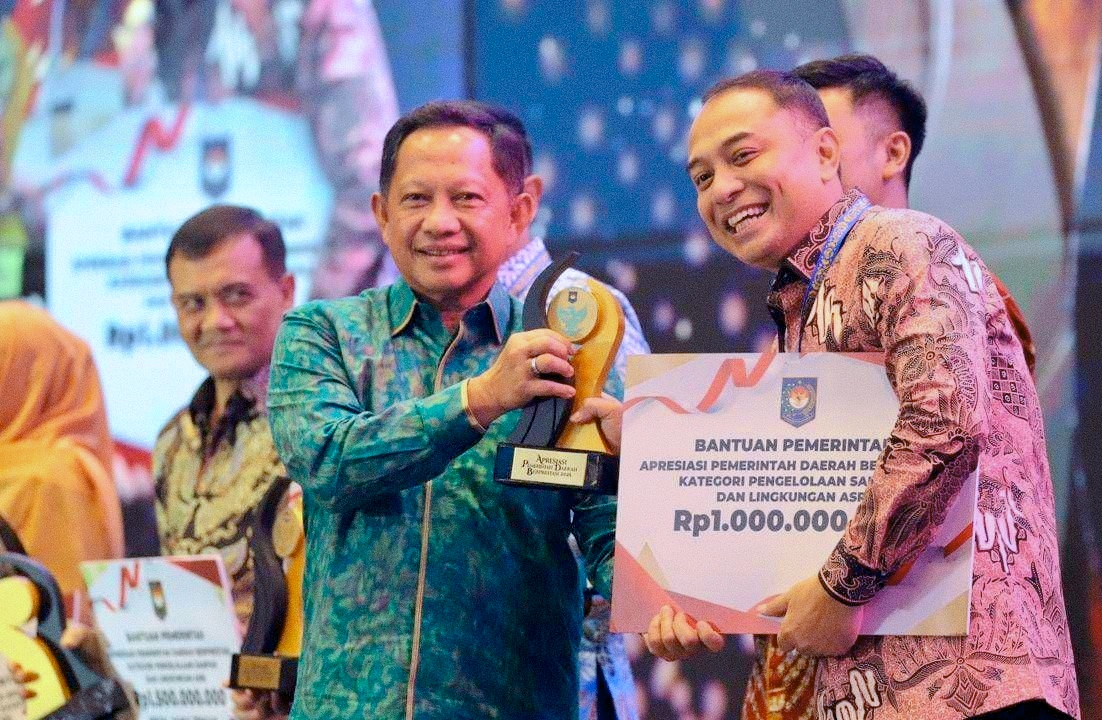 Tiga Penghargaan dari Kemendagri Diraih Pemkot Surabaya.