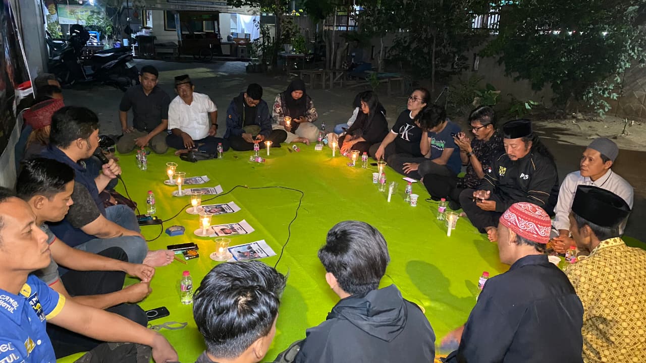 Aksi Solidaritas di Nganjuk: Nyalakan Lilin untuk Keselamatan Wartawan yang Hilang di Selat Sunda