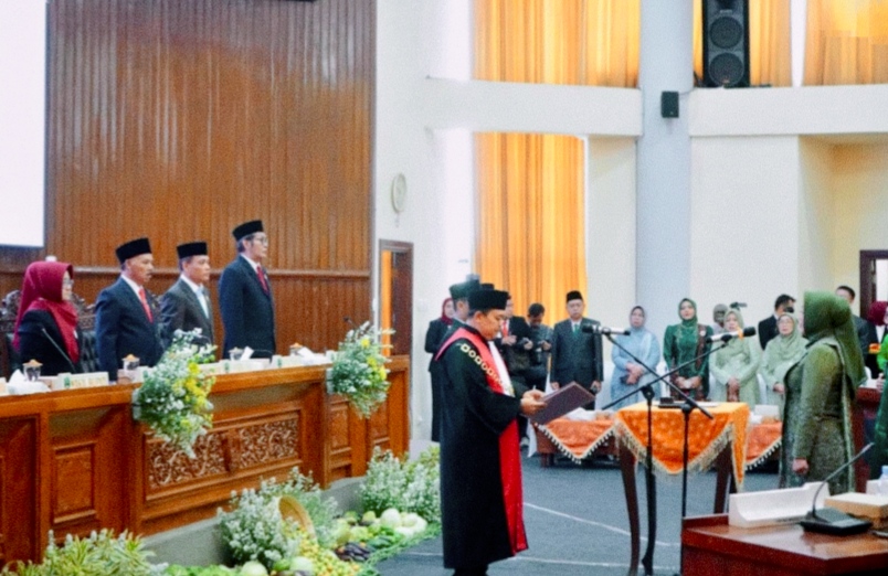 Rapat Paripurna sekaligus Pelantikan dan Sumpah/Janji Pergantian Kepemimpinan DPRD Magetan.