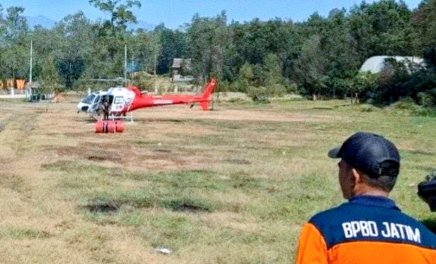 20 Hektar Lahan Kawah Ijen Terbakar, BPBD Jatim Kerahkan Helikopter Water Bombing dan Hujan Buatan