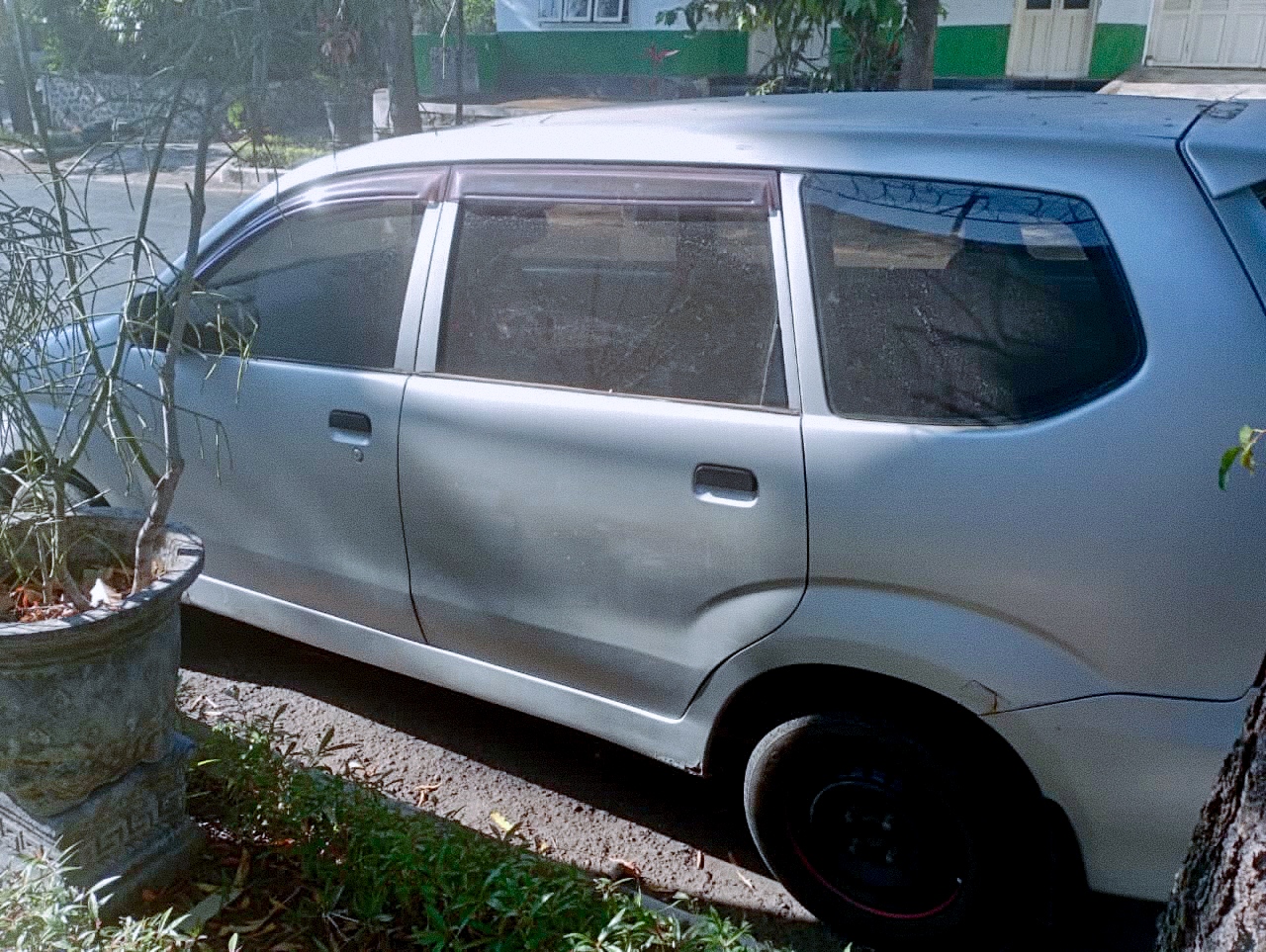 Mobil Misterius Terparkir di Belakang Rutan Magetan, Siapa Pemiliknya?