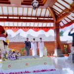 Sambut HUT ke-81 Jawa Timur, Khofifah Ziarah ke Makam Gubernur Suryo di Magetan