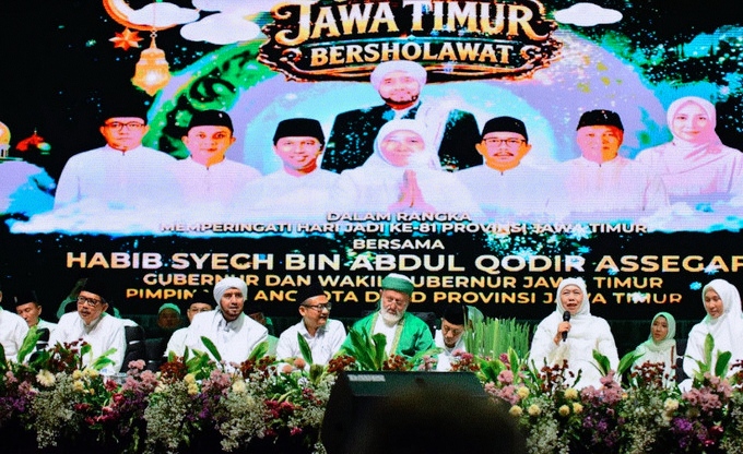 Gema Sholawat Habib Syech dan Cucu Syekh Abdul Qodir Al-Jailani Warnai Hari Jadi ke-81 Jawa Timur